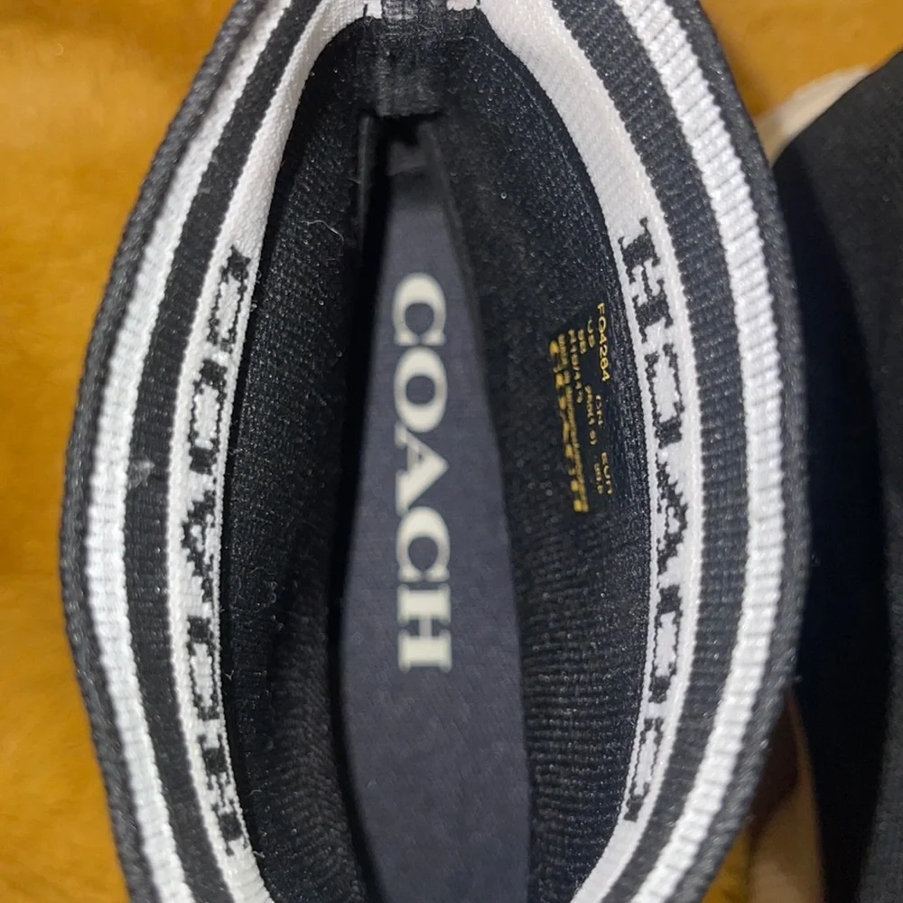 Coach - Picture 6 of 8